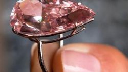 15,38 karatlık pembe elmas 32 milyon dolara satıldı