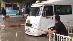 Afyonkarahisar'da caddeye olta attılar