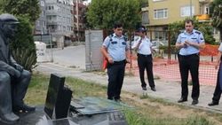 Kadıköy'deki ressam heykeline saldırı
