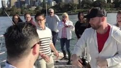 Turistlerin tekne turundaki selfie çubuğu kavgası İZLE
