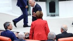 Merak Akşener ile İhsanoğlu arasında gerginlik