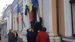 Moldova Cumhurbaşkanı'nın ilk işi AB bayrağını indirmek