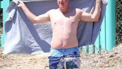 David Cameron lüks hayatın tadını çıkarıyor