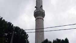 İstanbul’da fırtına minareyi yıktı