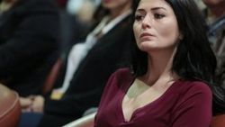 Deniz Çakır'dan fanlarına: Beni sevmeyin