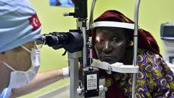 On binlerce Afrikalı Türkiye sayesinde ışığa kavuştu