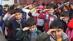Öğrenciler harçlıklarını Afrin’deki Mehmetçik’e gönderdi