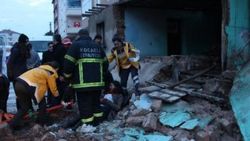 Liseli genç, okula giderken çöken duvarın altında kaldı