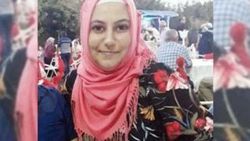 Genç kadın babasının sevgilisini öldürdü