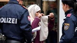 Avusturya'da burka yasağı sokak sanatçılarını da etkiledi
