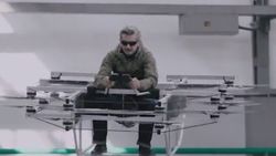 AK-47'den uçan araba