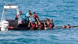 Göçmen teknesi battı: 5 kayıp