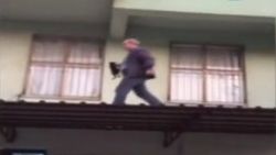 Kahramanmaraş'ta bir kişi kurtardığı kediyi yere attı