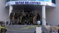 Van Çatak Belediyesine atanan kayyum göreve başladı