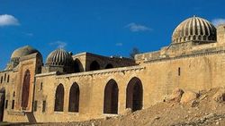 900 yıllık Hüsamiye Medresesi bakımsızlıktan çöktü