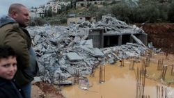 İsrail güçleri Filistinlilere ait iki binayı yıktı
