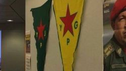 Avrupa Parlamentosu duvarında YPG bayrağı