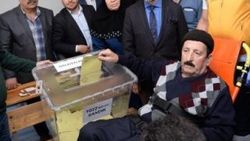 15 Temmuz gazisi Mustafa Zorova oyunu sedyede kullandı