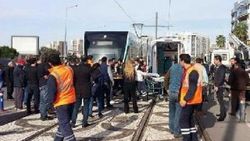 İzmir'de tramvayın altında kalan kadın öldü