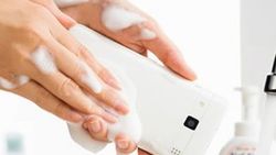 Yıkanabilir telefonun yeni modeli çıkıyor
