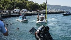 Sarıyer'de otomobil denize uçtu