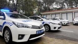 Polis memuru ekip otosunun yakıtını satarken yakalandı