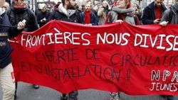 Paris'te mültecilere destek yürüyüşü