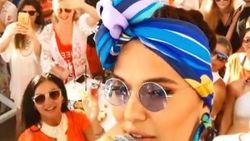Demet Akalın: Masrafsız sanatçıyım