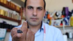 Babasına inat dünyanın en küçük pantolonunu dikti