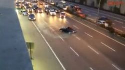 Otobanda yolu kesip drift yaptılar