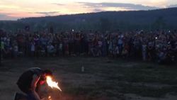 Şov yaparken yüzünü yakan genç