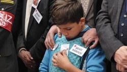 10 yaşındaki Bilal, şehit ağabeyi için gözyaşı döktü