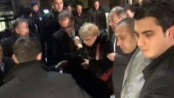 Suikasta uğrayan Karlov'un eşi sinir krizi geçirdi