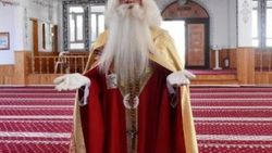 Alman Noel Baba Antalya'da camiye gitti