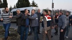 Kaza sonrası sürücü yakınları kavga etti