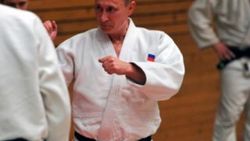 Japon lider Abe, Putin'i mindere davet etti