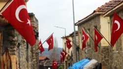 Bigalı köyünde her evde bir Türk bayrağı asılı