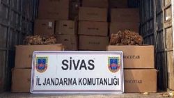 Sivas'ta kamyondan 6,5 ton kaçak tütün çıktı