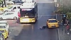 Şişli'de taksiye çarpan yaya yaralandı