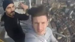 3.Köprü selfie'cileri 42 katlı inşaatın vincine tırmandı
