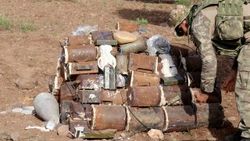 TSK Afrin'de evlere tuzaklanan bombaları imha etti