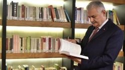 Başbakan Yıldırım'dan kütüphane ziyareti