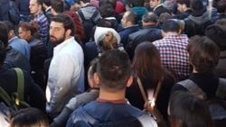 Cevizlibağ durağında metrobüs kadın yolcuya çarptı