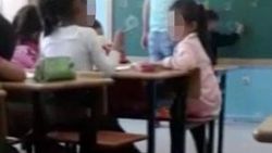 Öğrencisini 'D harfi'ni yapamadığı için dövdü