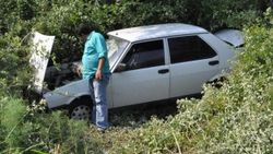Denizli'de kontrolden çıkan araç anne ve bebeğini ezdi