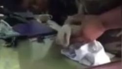 Taylandlı asker yavru köpeği suni teneffüsle yaşattı
