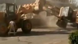 Çin'de buldozerler savaşı İZLE