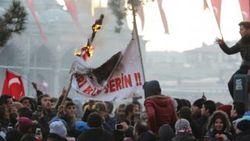 Kayseri'de Öcalan ve Demirtaş pankartları yakıldı