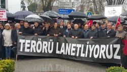 Türkiye teröre lanet ediyor