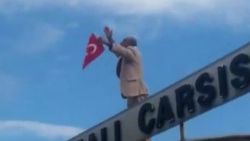 Tek başına teröre meydan okudu: Gelin beni öldürün kafirler